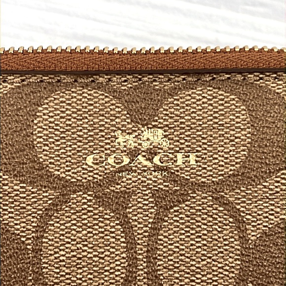 🌺 COACH SIGNATURE CARD HOLDER DOUBLE ZIP AROUND CASE BAG - Picture 5 of 7